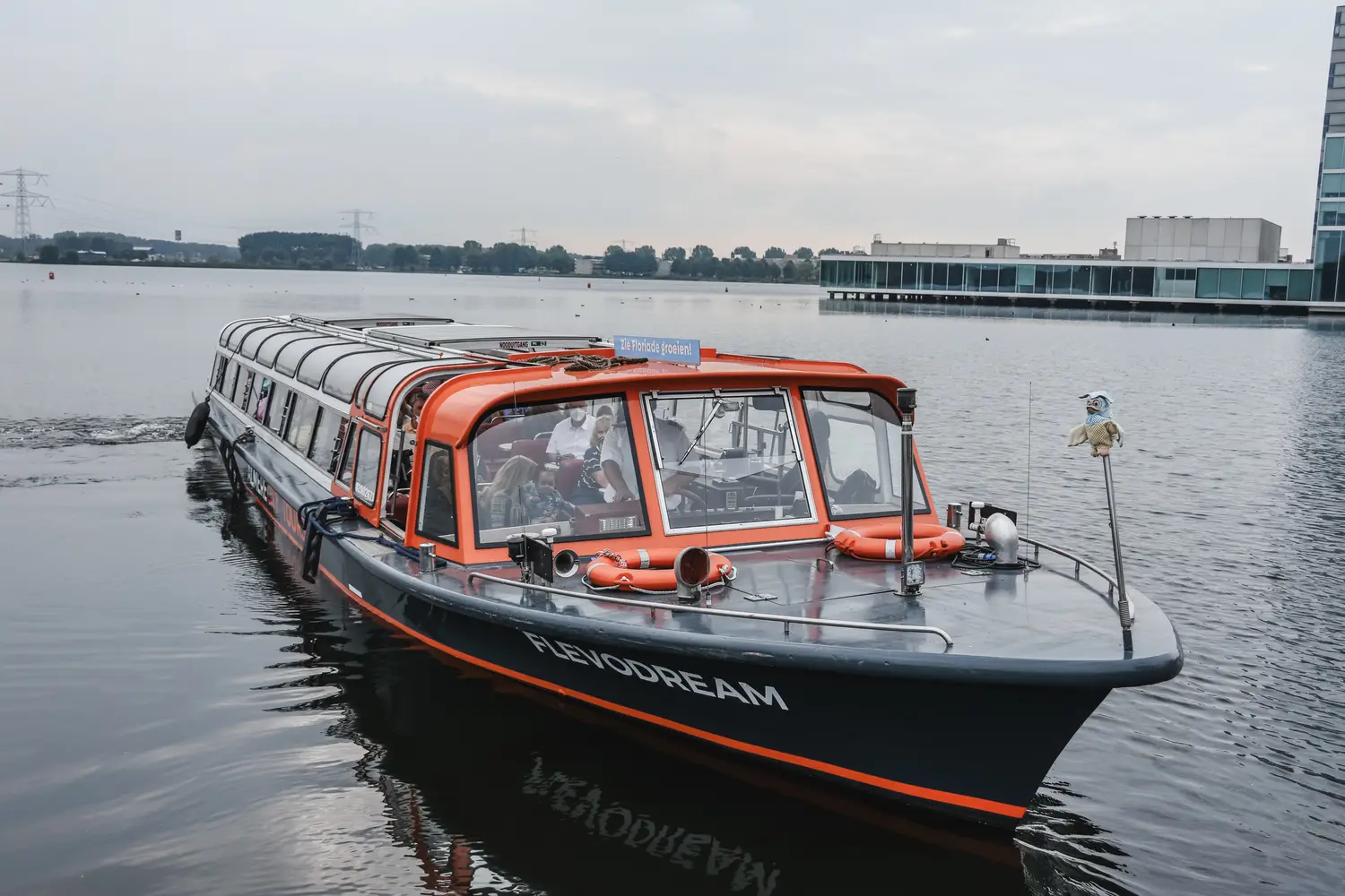 Almere City Tours boot vaart door het water